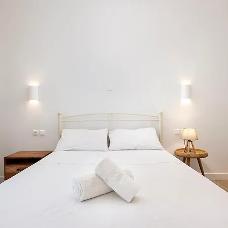 Neo Lithos Center & Port Apartment *